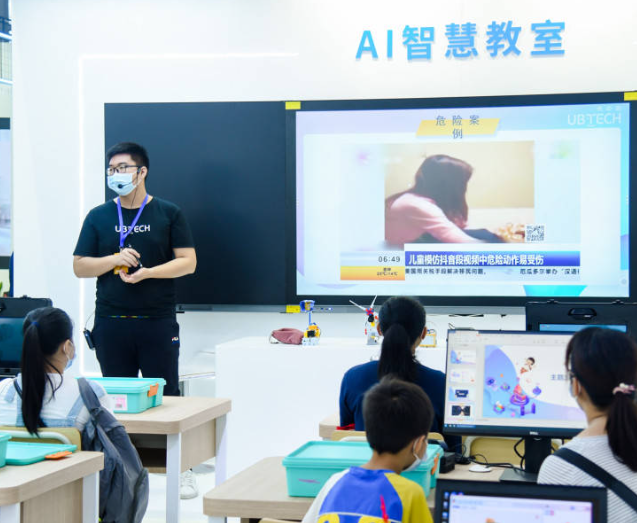 坚实的硬件基础学生的借阅行为实时成为后台详实的分析数据