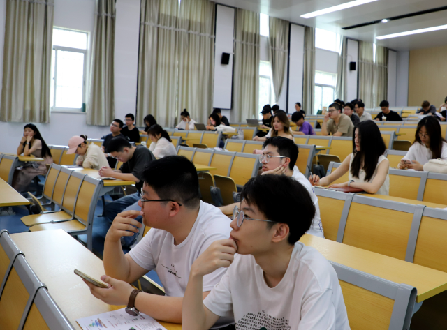 核心的就业育人主题教育引导毕业生树立积极求职心态